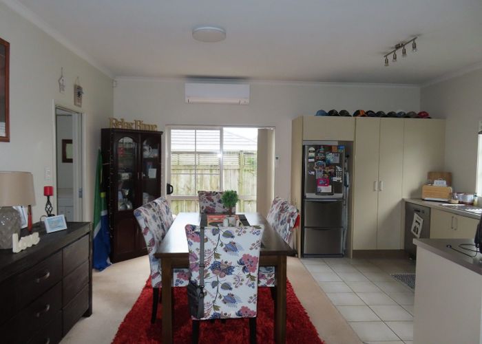  at 27 Mulvaney Crescent, Henderson, Waitakere City, Auckland