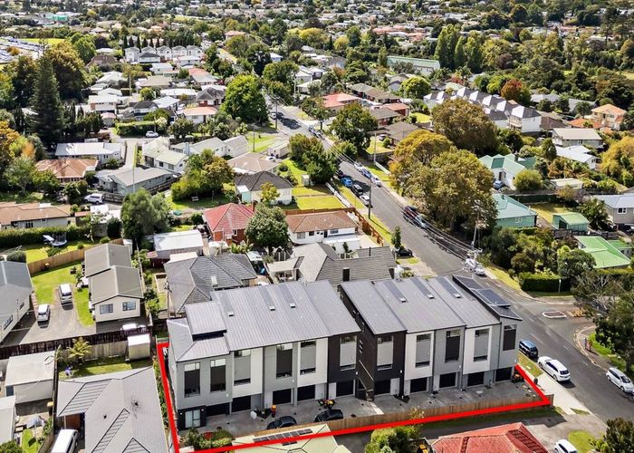  at 7/26 Buscomb Avenue, Henderson, Auckland