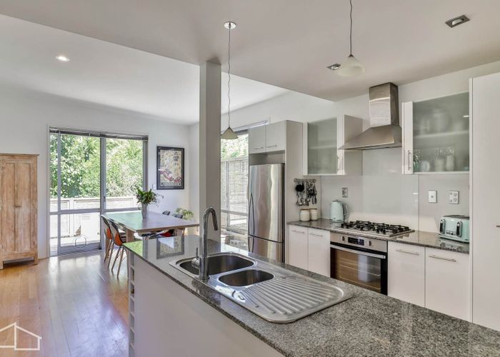  at 91a Kaurilands Road, Titirangi, Waitakere City, Auckland
