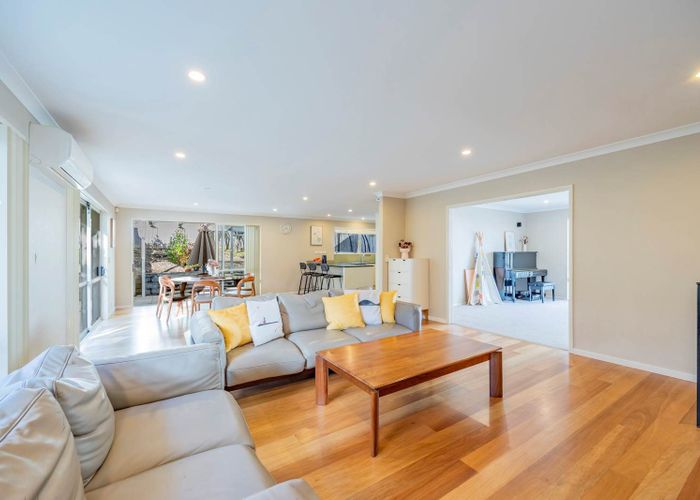  at 14 Bur Oak Terrace, Schnapper Rock, Auckland