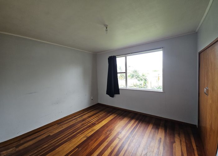  at 106 Universal Dr, Henderson, Waitakere City, Auckland