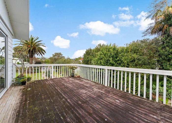  at 4 Palmer Avenue, Glen Eden, Waitakere City, Auckland