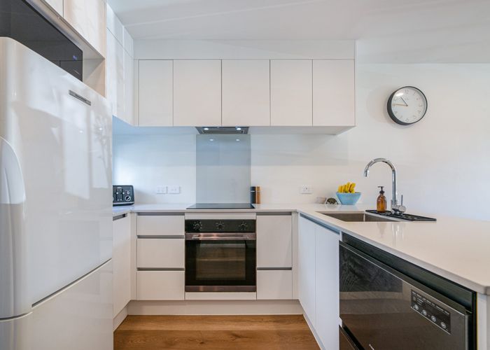  at 4 Jabuka Street, Glen Eden, Waitakere City, Auckland