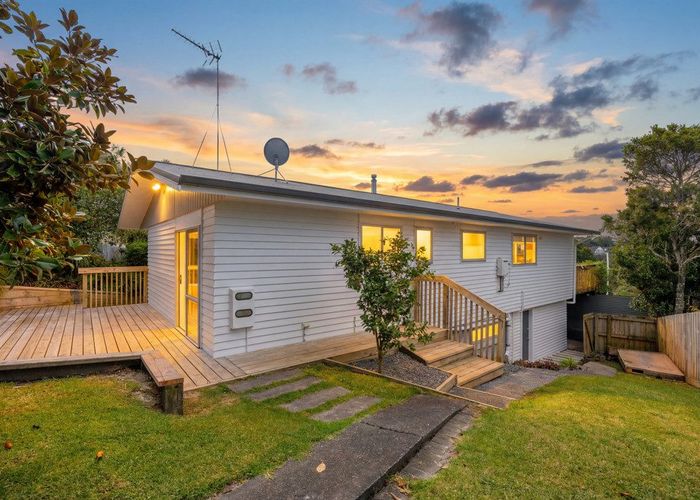  at 3 Idyll Place, Northcross, North Shore City, Auckland