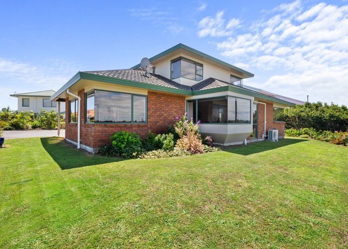  at 9 Sandel Rise, Merrilands, New Plymouth