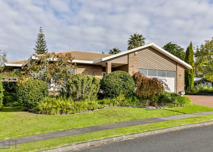  at 10 Woodfern Crescent, Titirangi, Auckland