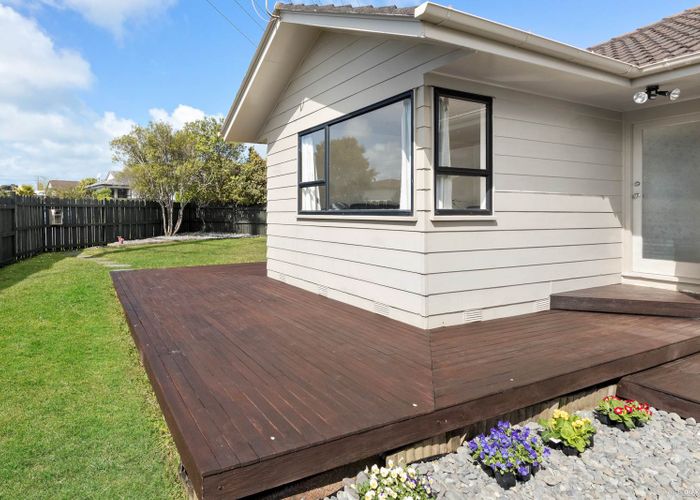  at 2/16 Cabello Place, Unsworth Heights, Auckland