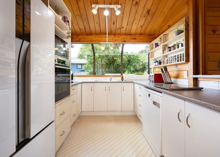  at 62 Rhinevale Close, Henderson, Waitakere City, Auckland