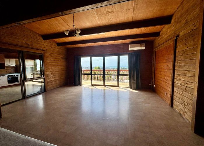  at 627 East Coast Road, Browns Bay, North Shore City, Auckland