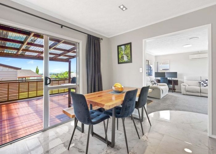  at 7 GREENSTONE PL, Clover Park, Auckland