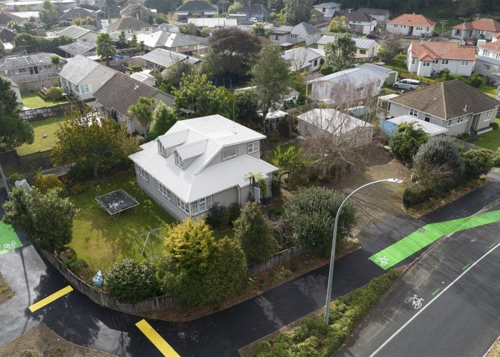  at 1 Clarkin Road, Fairfield, Hamilton