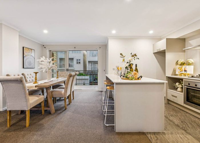  at 10 Panakenake Way, Flat Bush, Manukau City, Auckland