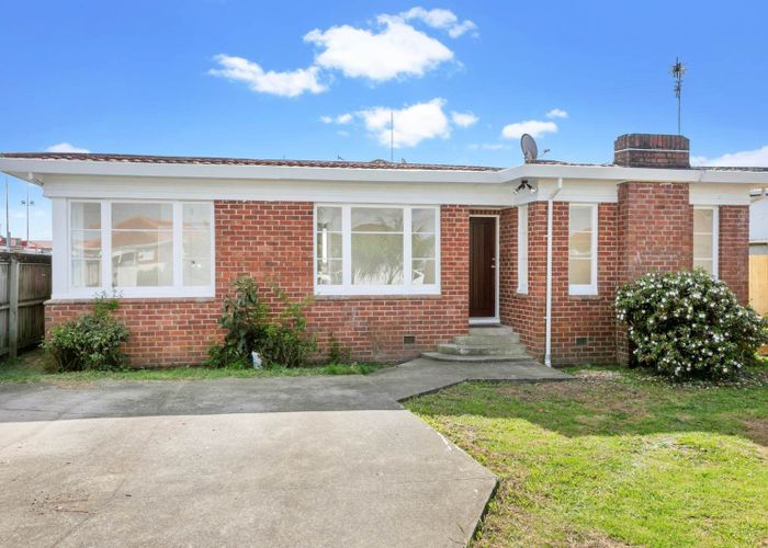  at 4 Albert Road, Manukau, Auckland