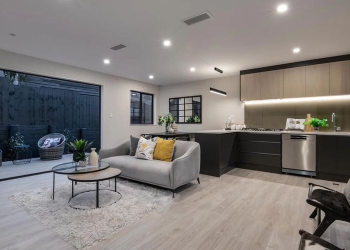  at 2/114 Saddleback Rise, Murrays Bay, North Shore City, Auckland