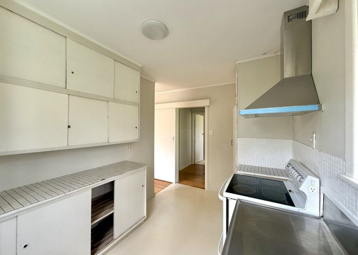  at 26 Tiroroa Avenue, Te Atatu South, Waitakere City, Auckland
