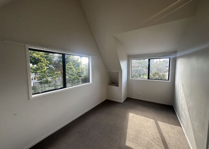  at 2/92 Manuka Road, Glenfield, North Shore City, Auckland
