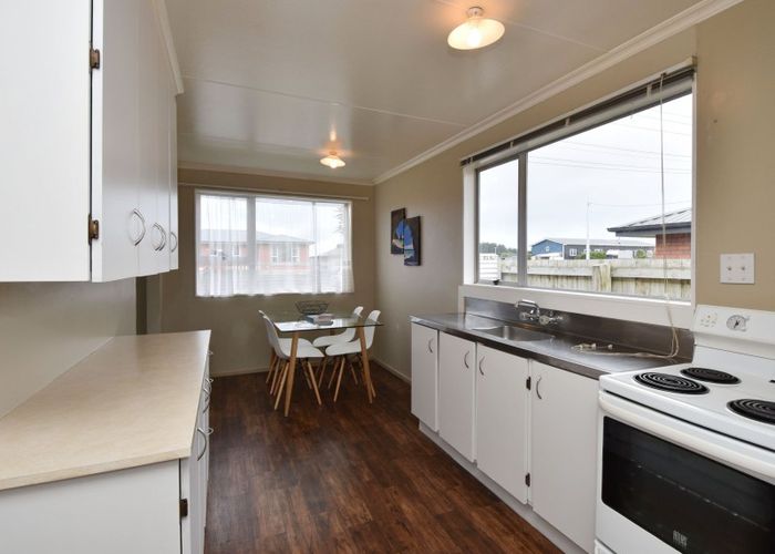  at 124 Avon Road, Clifton, Invercargill