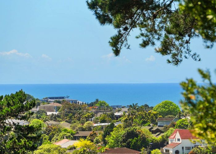  at 1/553 East Coast Road, Browns Bay, North Shore City, Auckland