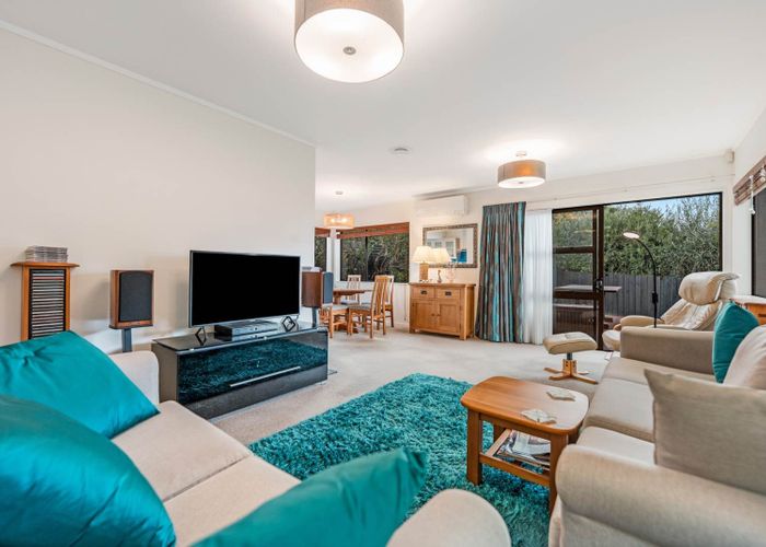  at 2/79 Mirrabooka Avenue, Botany Downs, Manukau City, Auckland