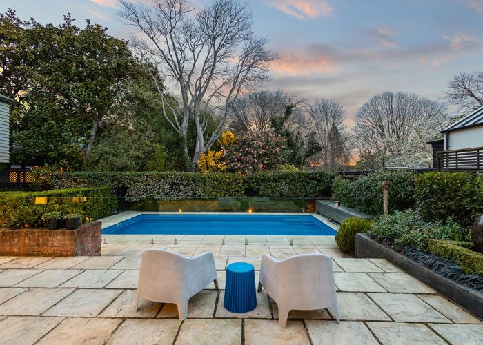  at 21 Garreg Road, Fendalton, Christchurch City, Canterbury