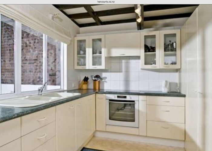  at 2/5 Kegworth Place, Browns Bay, Auckland