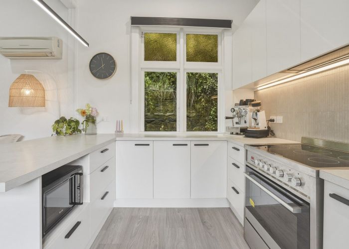  at 24 Bridge Street, Clyde Hill, Dunedin, Otago