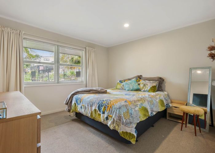  at 2/40 Eskdale Road, Birkdale, Auckland