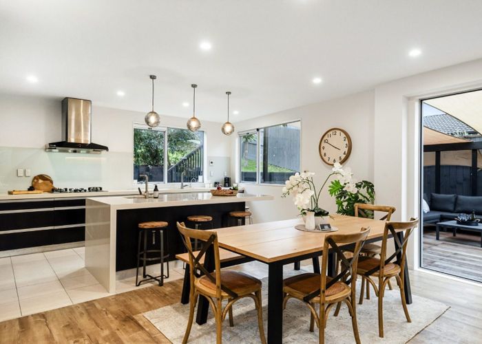  at 14 Ilam Lane, Fairview Heights, Auckland