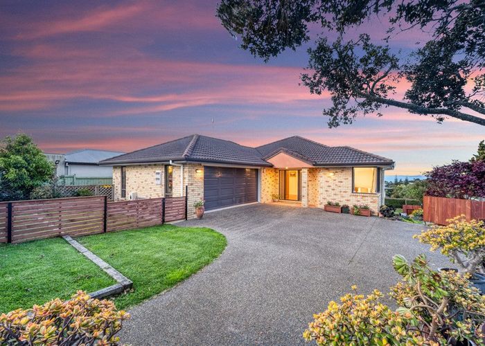  at 2 Castleton Drive, Howick, Auckland