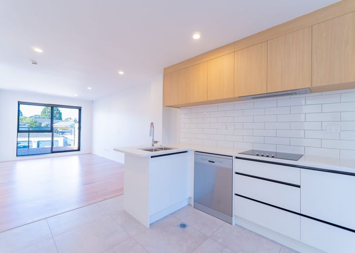  at 1/82 Rosewarne Crescent, Glendene, Waitakere City, Auckland