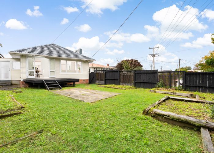  at 4  Kirrie Avenue, Te Atatu South, Waitakere City, Auckland