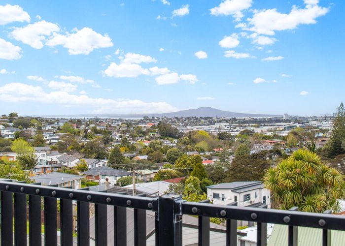  at 302/553C Glenfield Road, Glenfield, North Shore City, Auckland