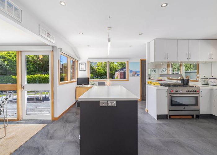  at 21 Desmond Street, Fendalton, Christchurch City, Canterbury