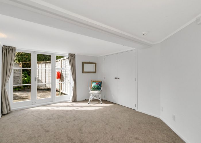  at 16 Royal View Road, Te Atatu South, Waitakere City, Auckland