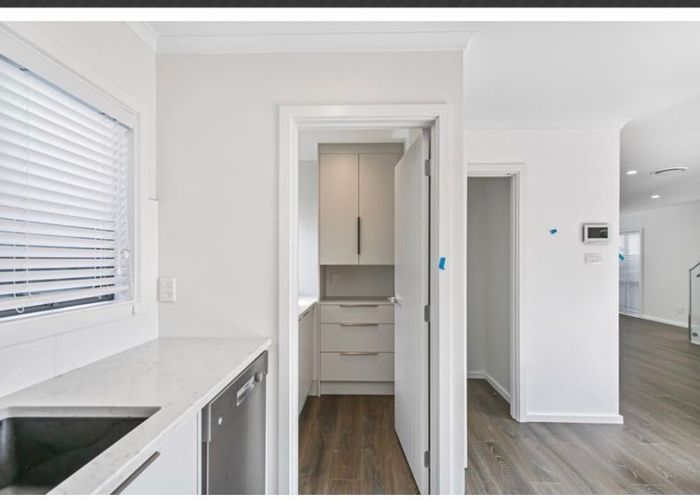  at 8 Waihanga Way, Bucklands Beach, Auckland