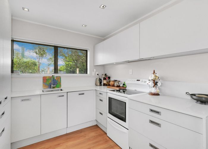  at 2/255 Meola Road, Point Chevalier, Auckland