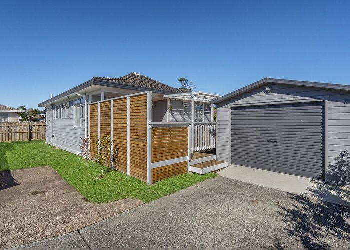  at 2/212 Waitemata Drive, Ranui, Waitakere City, Auckland