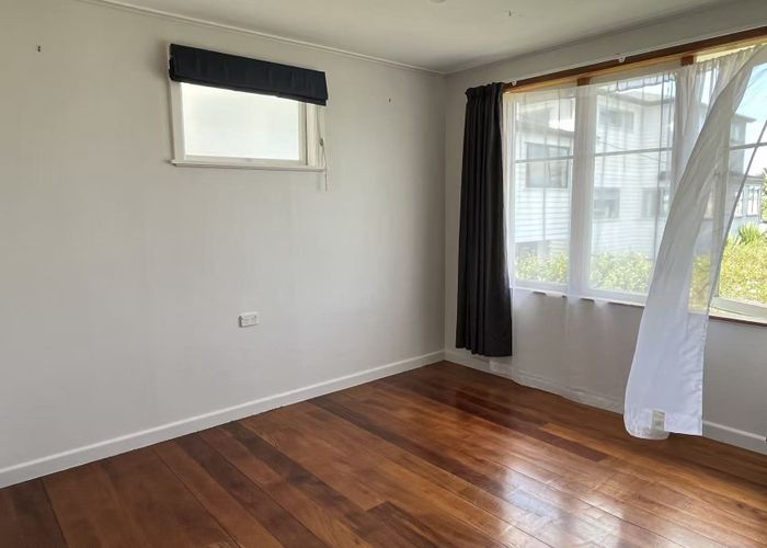  at 14 Adriatic Avenue, Henderson, Waitakere City, Auckland