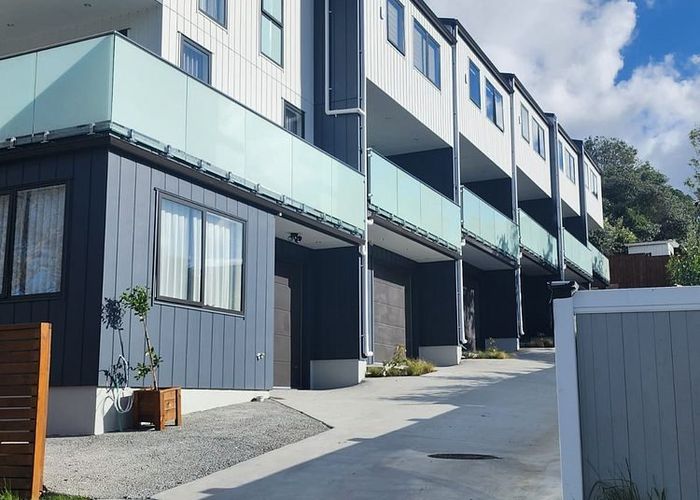  at 22F Totaravale Drive, Totara Vale, North Shore City, Auckland