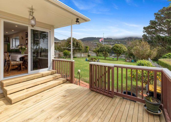  at 35 Ranui Terrace, Tawa, Wellington