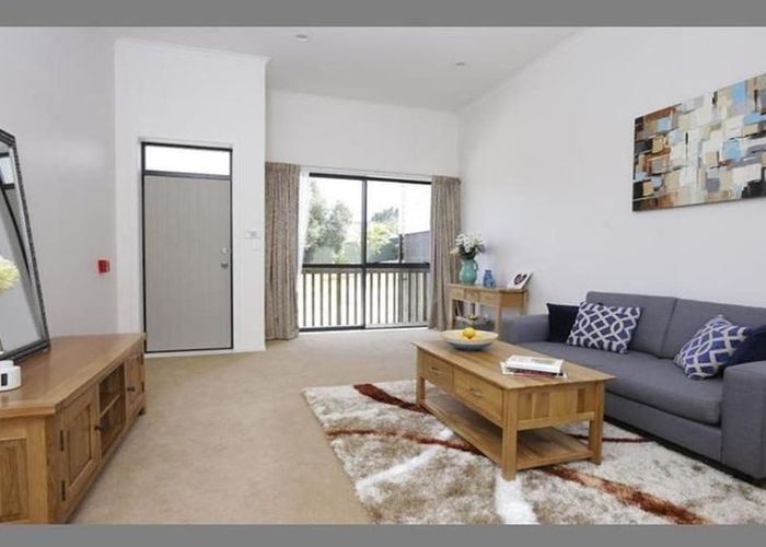  at 10/2 Swan Hill Drive, Glen Eden, Waitakere City, Auckland