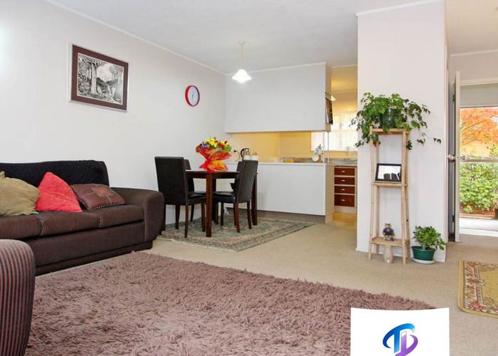  at 2/20 Challen Close, Conifer Grove, Papakura, Auckland