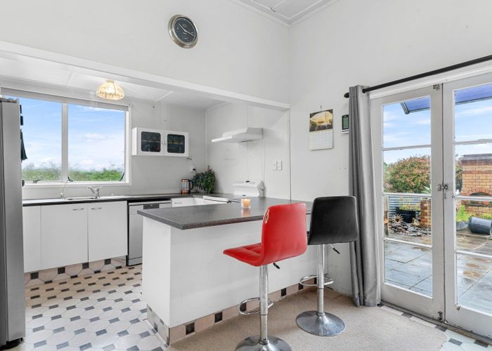  at 1/116 Beach Road, Castor Bay, Auckland