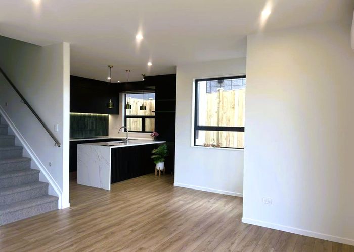  at 102 Te Oneroa Way, Long Bay, North Shore City, Auckland