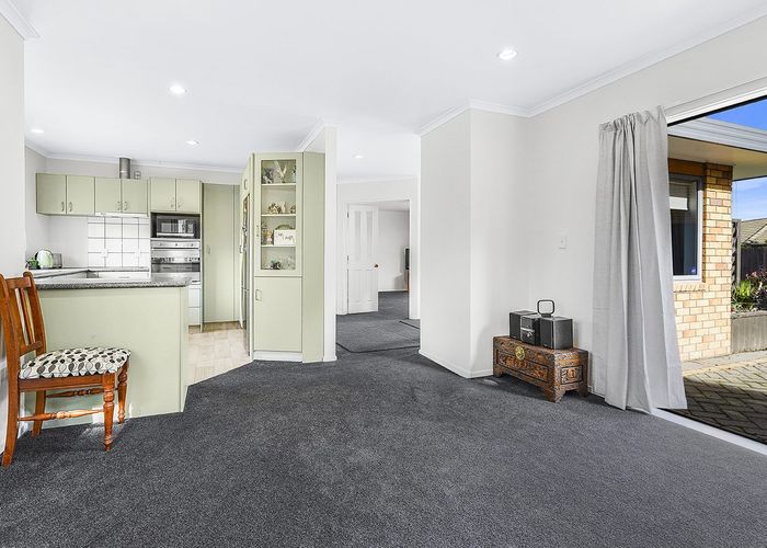  at 5 Guernsey Place, Grandview Heights, Hamilton