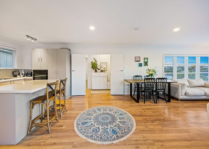  at 1/30 Selwyn Crescent, Forrest Hill, North Shore City, Auckland