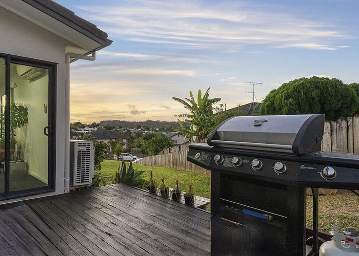  at 20 Stephanie Close, Glenfield, North Shore City, Auckland