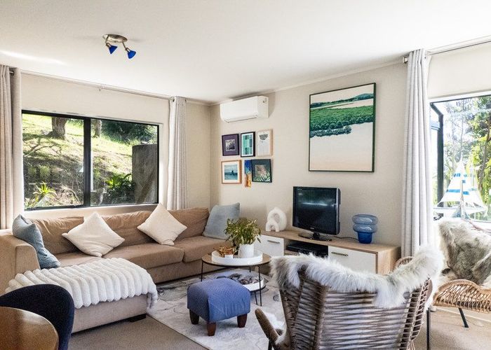  at 10 Hobson Terrace, Onetangi, Waiheke Island, Auckland