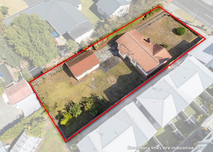 at 5 Flanshaw Road, Te Atatu South, Waitakere City, Auckland