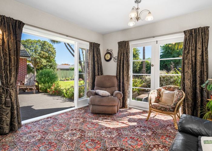  at 2/151 Yaldhurst Road, Sockburn, Christchurch